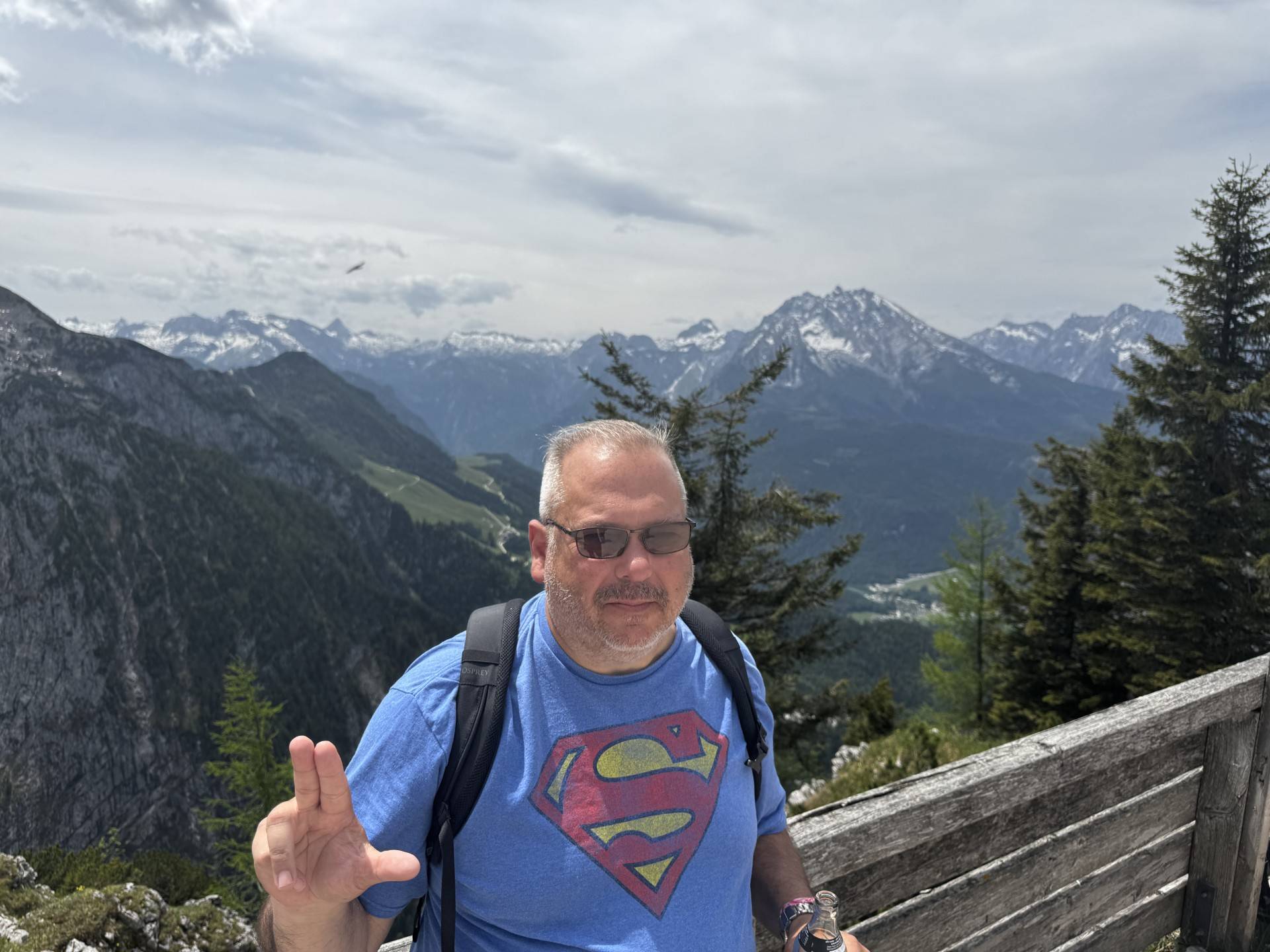 Scott Stabler making laker L hand